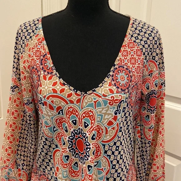 HeartSoul - Women's Pullover Multi-Color V-Neck and V-Bottom Blouse (NWOT) - Picture 3 of 8